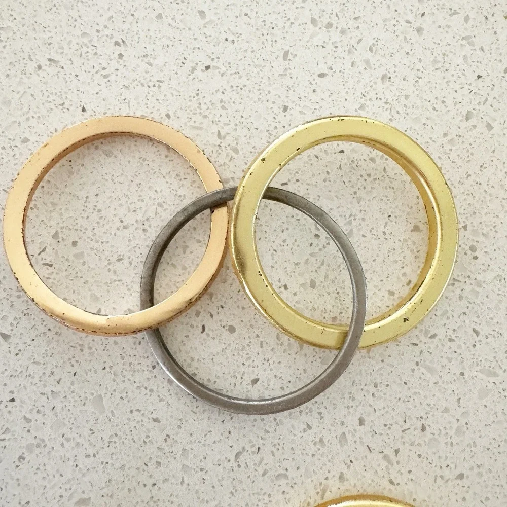 Set Of 8 Tri Colored Interlocking Napkin Rings Contemporary Mixed Metals